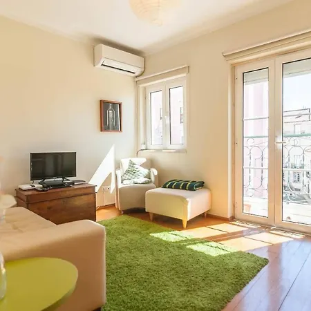 Apartment Cozy Two Bedroom In Santa Marinha Lisbon
