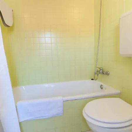 Apartment Cozy Two Bedroom In Santa Marinha *