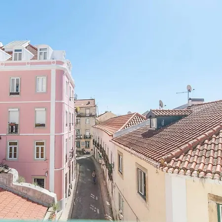 Cozy Two Bedroom In Santa Marinha