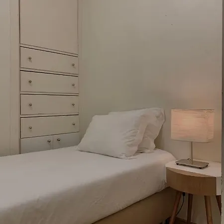Cozy Two Bedroom In Santa Marinha *