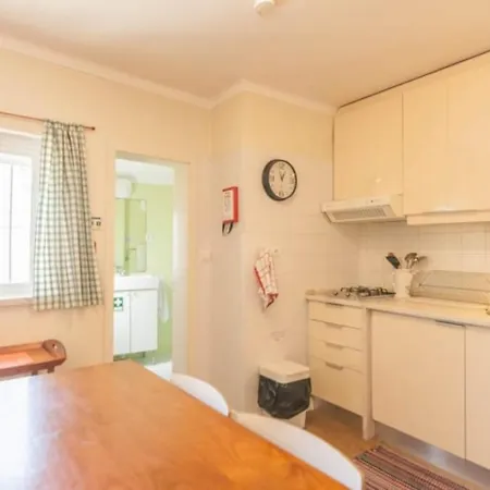 Cozy Two Bedroom In Alfama - With Ac By Lisbeyond * ליסבון