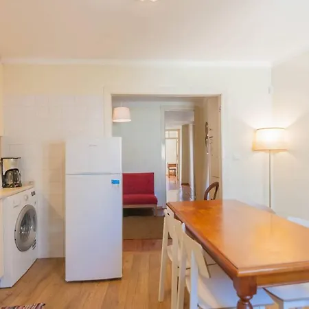 Cozy Two Bedroom In Santa Marinha *